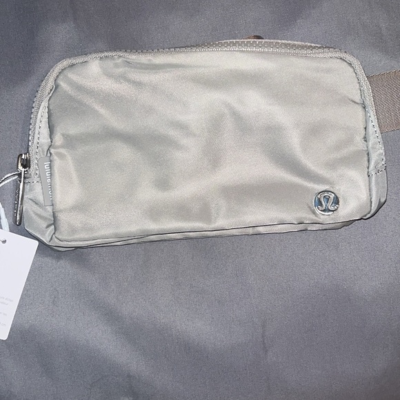 NWT Lululemon Everywhere Belt Bag Bum Bag Black Adjustable Crossbody - Picture 1 of 3